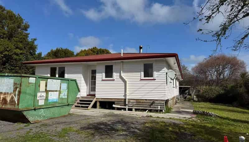 111 Waitakere Road, Waitakere