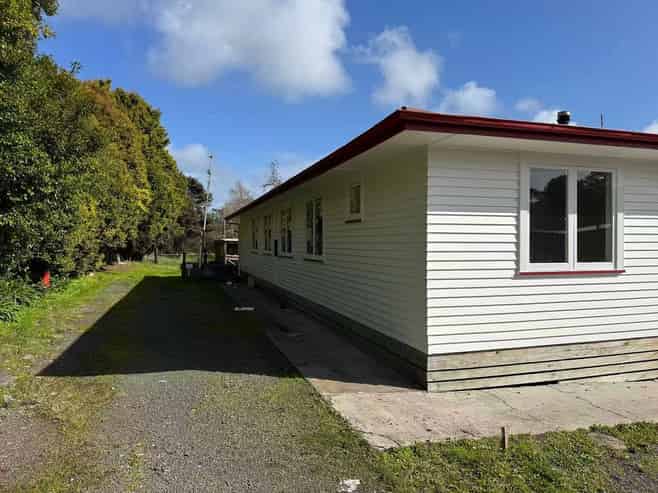 111 Waitakere Road, Waitakere
