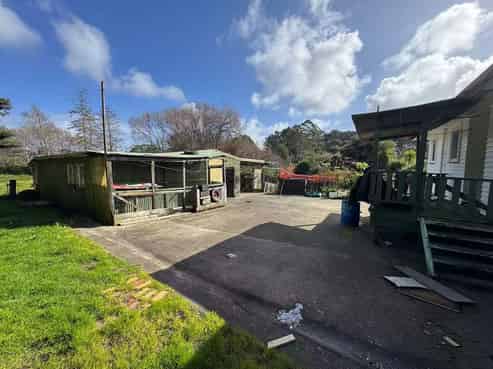 111 Waitakere Road, Waitakere