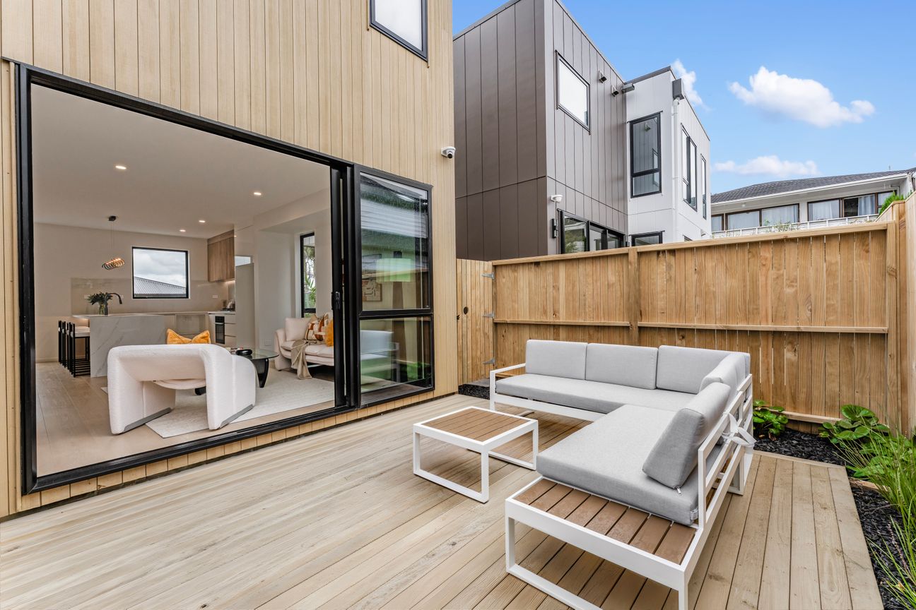 FIND: Indoor-Outdoor Living with Views. - Altro