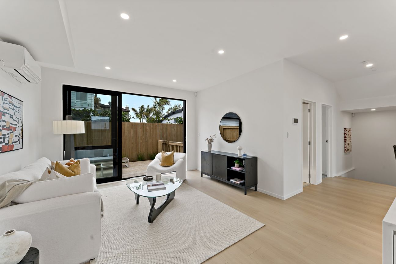 FIND: Indoor-Outdoor Living with Views. - Vista 6