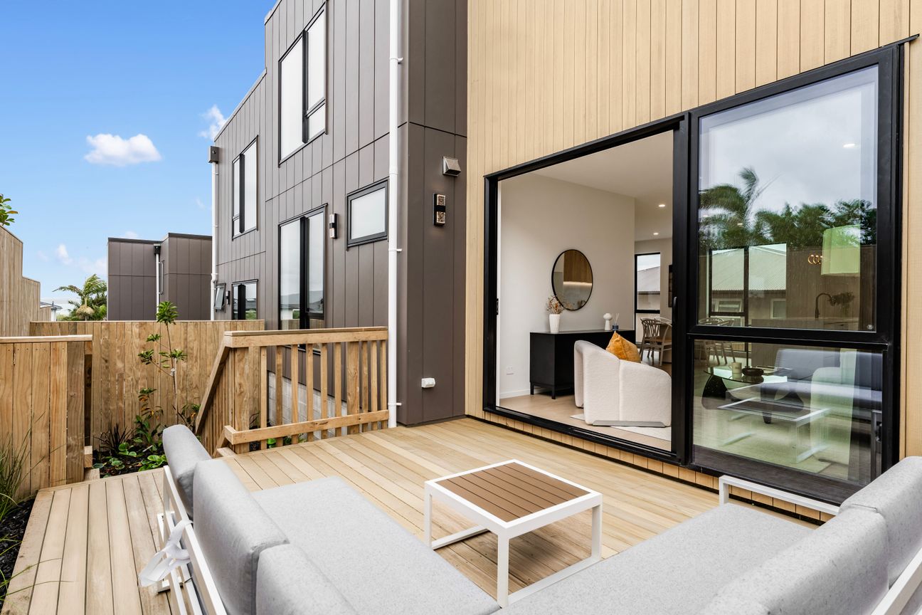 FIND: Indoor-Outdoor Living with Views. - Vista 3