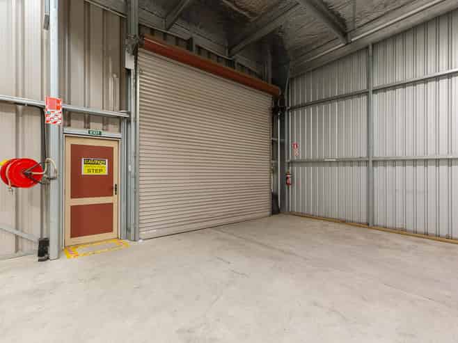 Versatile Unit with Mezzanine & Yard Space