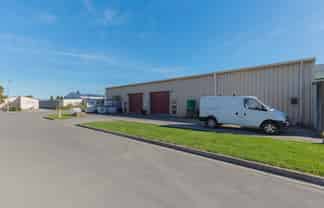 Versatile Unit with Mezzanine & Yard Space