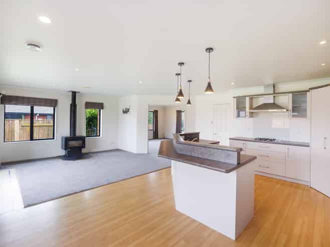 186 Pacific Drive, Fitzherbert