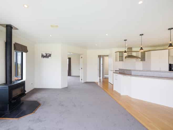 186 Pacific Drive, Fitzherbert