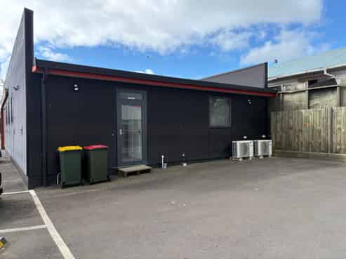 Tidy office space with parking