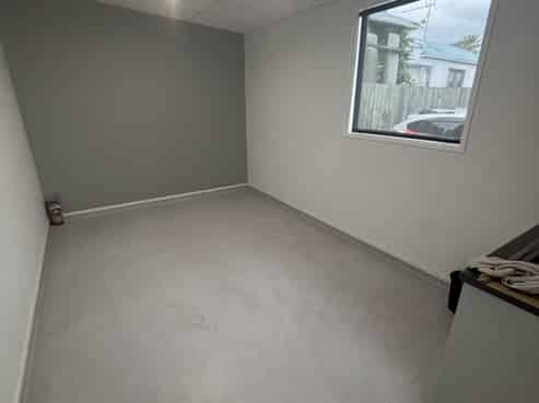 Tidy office space with parking