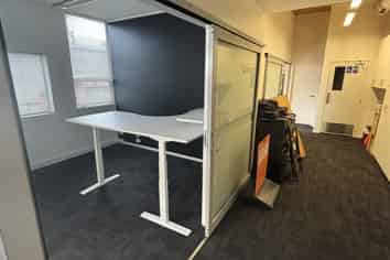 Main road retail/office opportunity