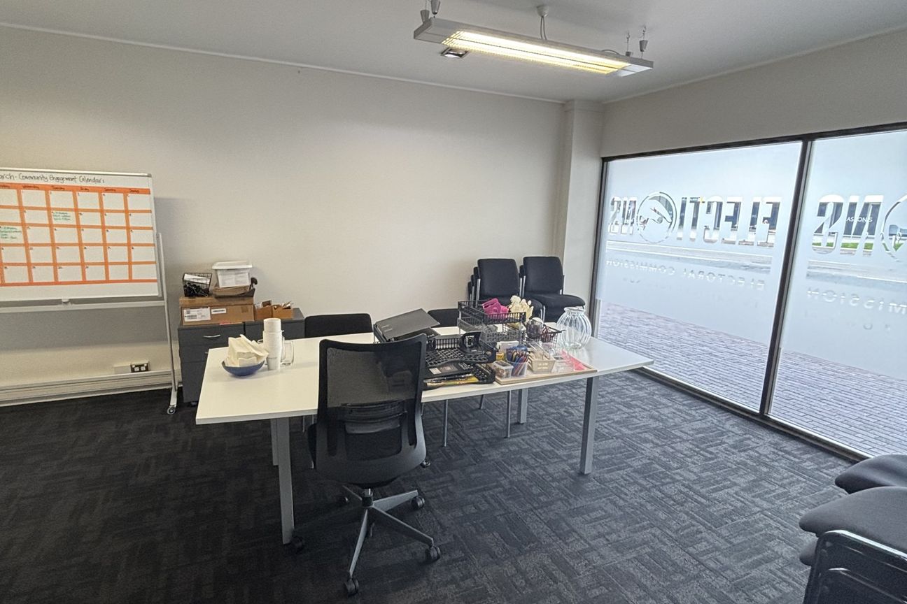 Main road retail/office opportunity – pohled 2