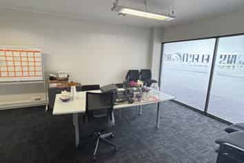 Main road retail/office opportunity