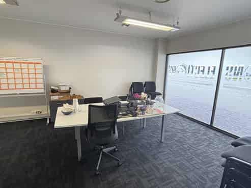 Main road retail/office opportunity