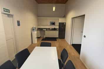 Main road retail/office opportunity