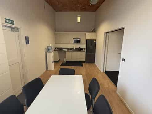 Main road retail/office opportunity