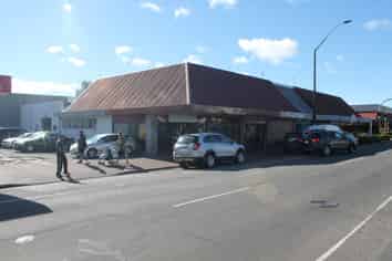 Main road retail/office opportunity