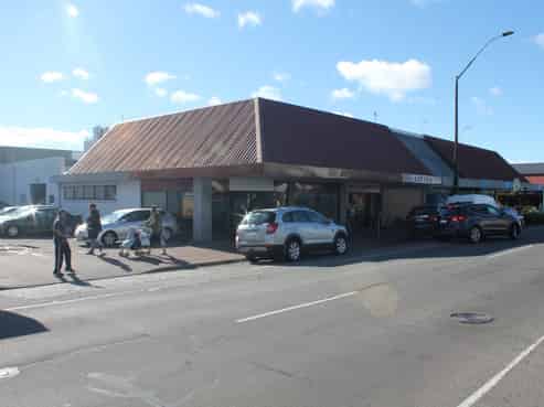 Main road retail/office opportunity