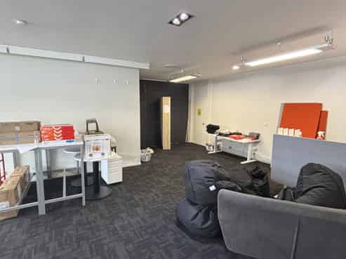 Main road retail/office opportunity
