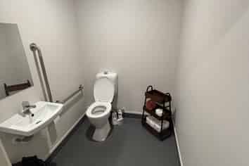 Main road retail/office opportunity