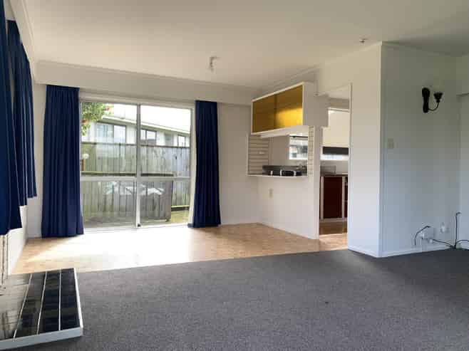 33 Larchmont Grove, Totara Park