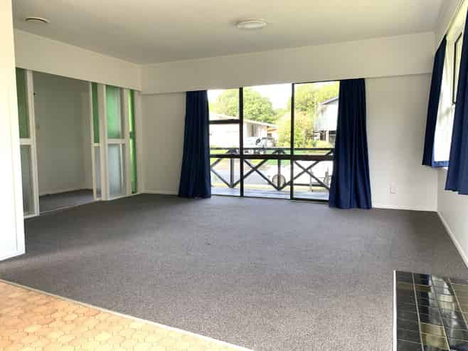 33 Larchmont Grove, Totara Park