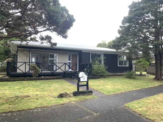 33 Larchmont Grove, Totara Park