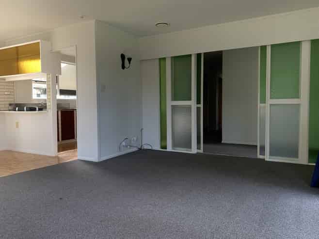 33 Larchmont Grove, Totara Park