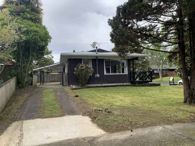 33 Larchmont Grove, Totara Park