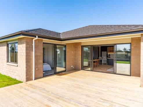 37 Kaurinui Crescent, One Tree Point