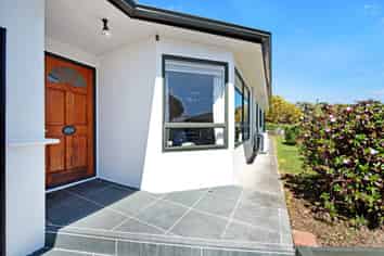 2/46 Burgess Road, Johnsonville