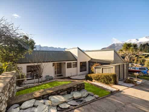23 Greenstone Place, Fernhill/Sunshine Bay