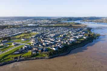 38 Picnic Point Road, Hobsonville