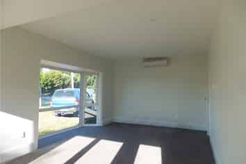 296 McLeans Island Road, Harewood