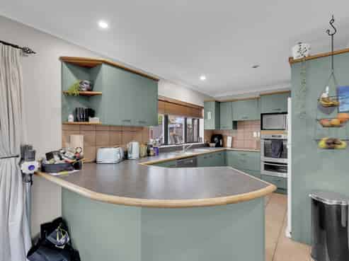 6 Fencourt Place, Rototuna North