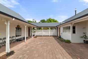 764 Courtenay Road, Charing Cross