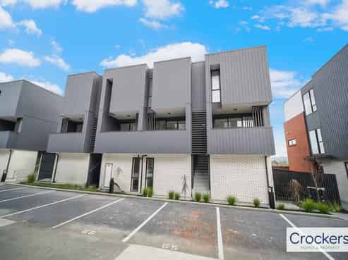 4/2 Treasure Lane, Te Atatu South