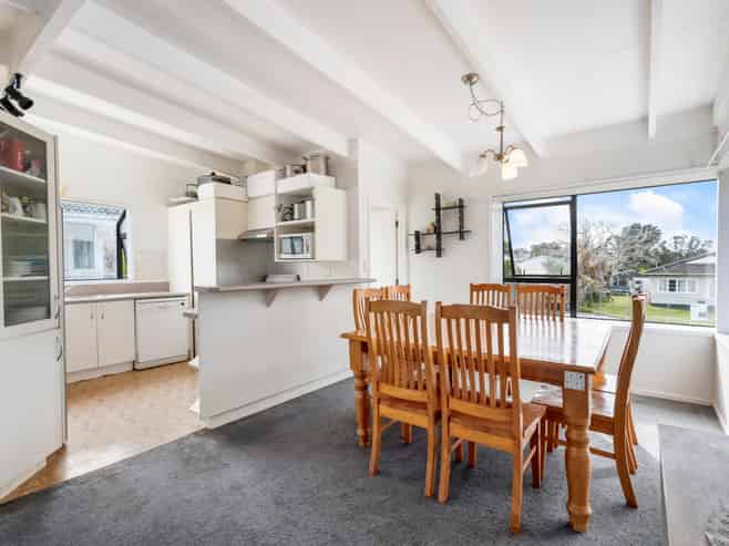4 Ocean View Road, Weymouth