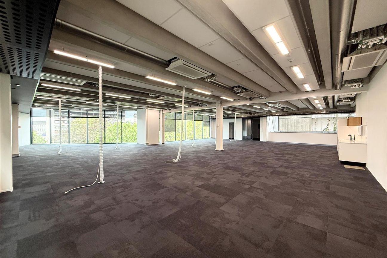 Exquisite Riverfront A-Grade Office - Aanzicht 4