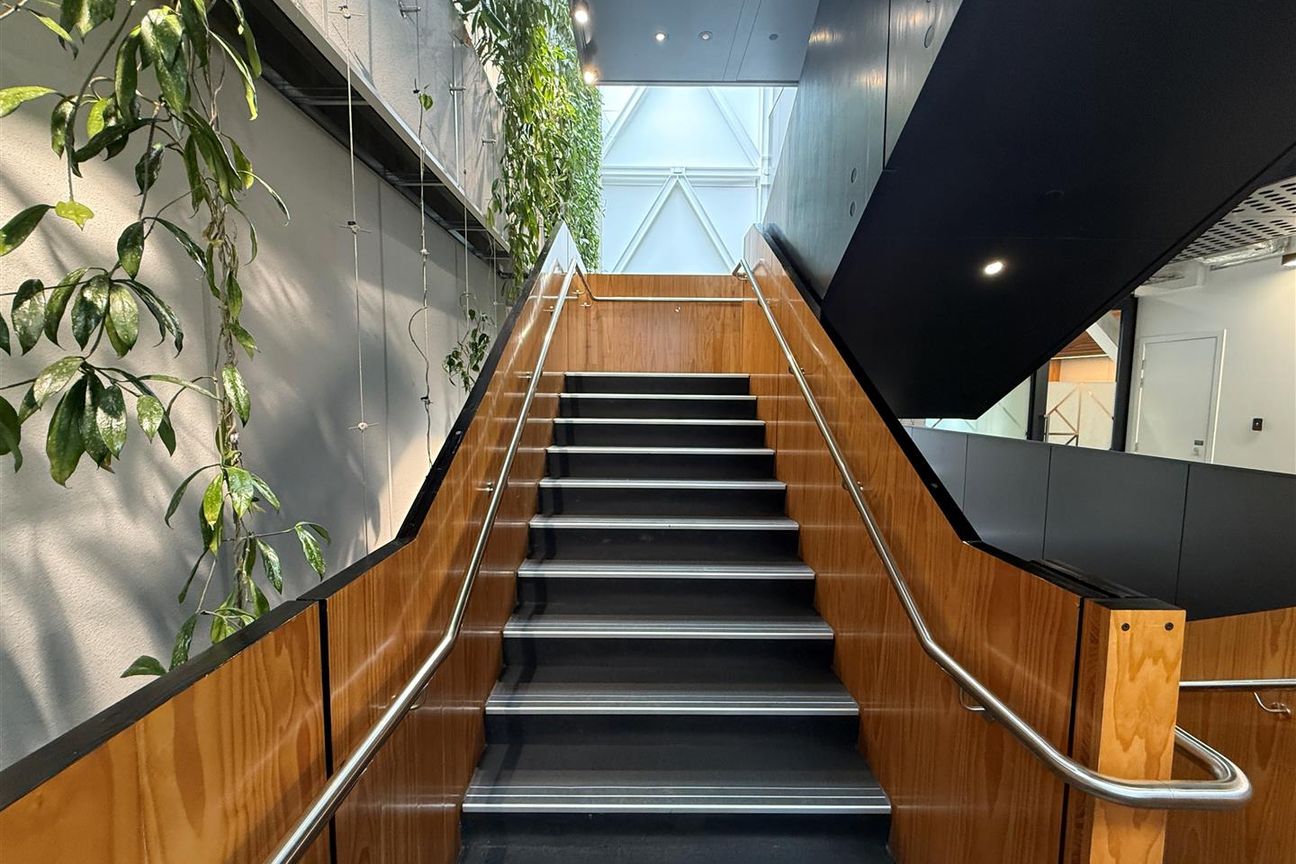 Exquisite Riverfront A-Grade Office - Aanzicht 2