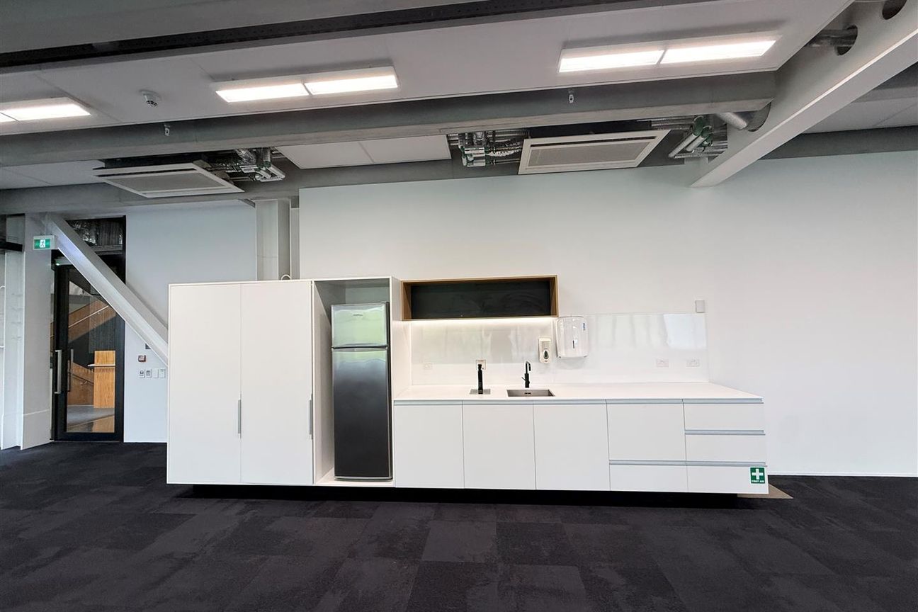 Exquisite Riverfront A-Grade Office - Aanzicht 5