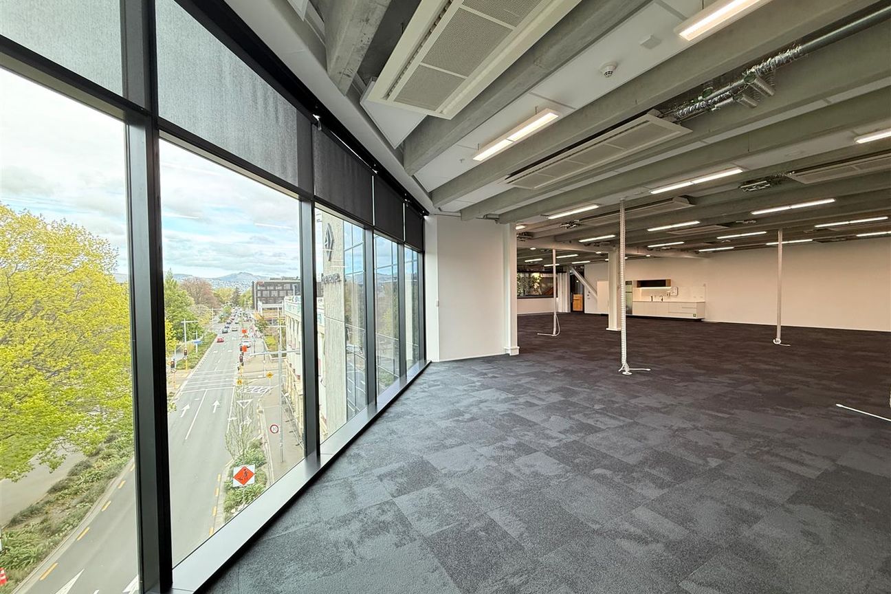 Exquisite Riverfront A-Grade Office - Aanzicht 3