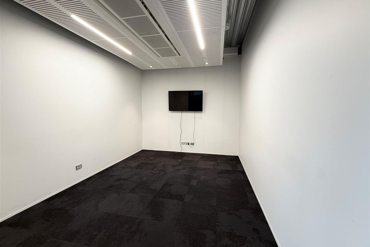 Exquisite Riverfront A-Grade Office - Meer