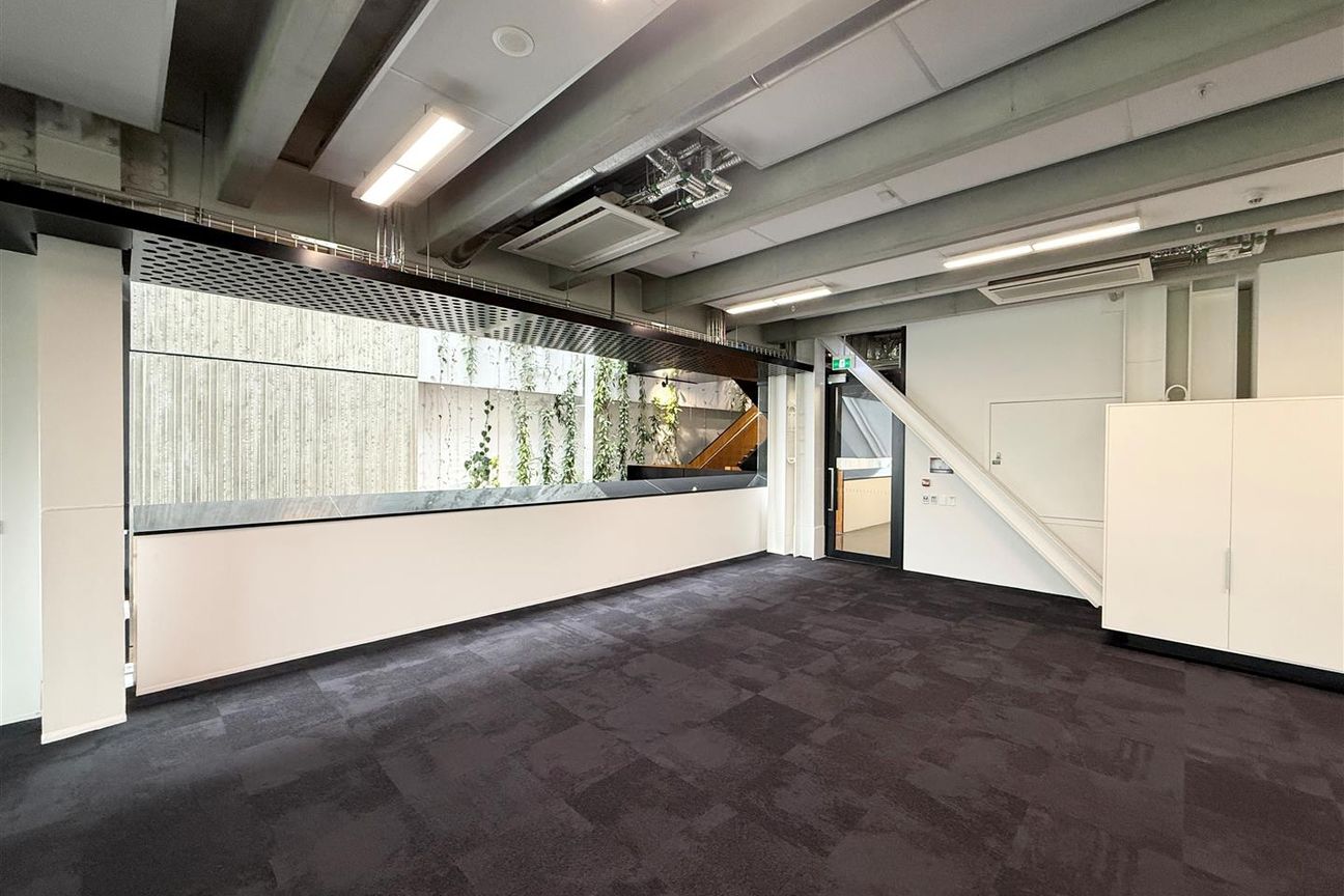 Exquisite Riverfront A-Grade Office - Aanzicht 6