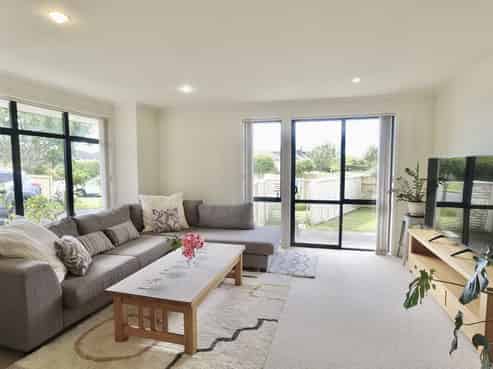 10 Parkside Drive, Huntington