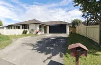 10 Parkside Drive, Huntington