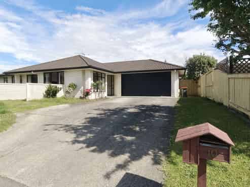 10 Parkside Drive, Huntington