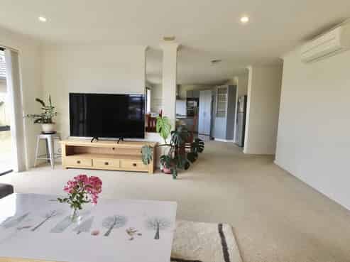 10 Parkside Drive, Huntington