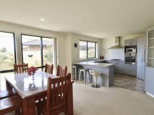 10 Parkside Drive, Huntington