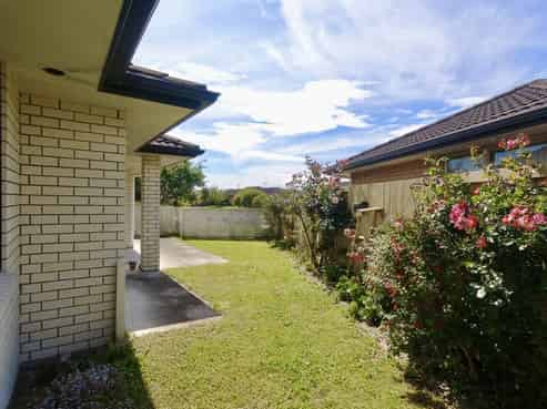 10 Parkside Drive, Huntington