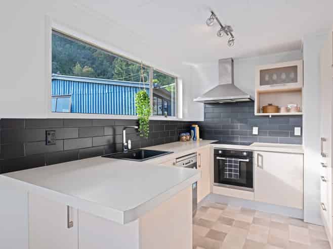 33a South Terrace, Picton