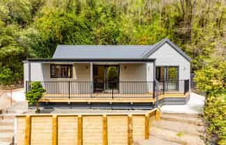 25 Main Street, Bluff Hill